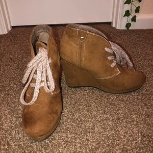 ❤️catos brown suede booties❤️